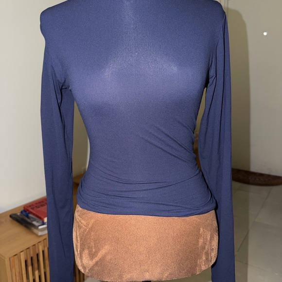 Elegant Navy Long Sleeve Top by SKIMS (small) - Picture 4 of 7